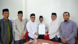 Plt. Sekda Serahkan SK Ketua Dewas Baitul Mal Aceh Tengah, Harap Peran Lebih Produktif dan Membekas di Masyarakat