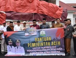 Wagub Aceh Fadullah Serahkan Bantuan Logistik Kebencanaan untuk Aceh Tengah Senilai Rp. 366 Juta